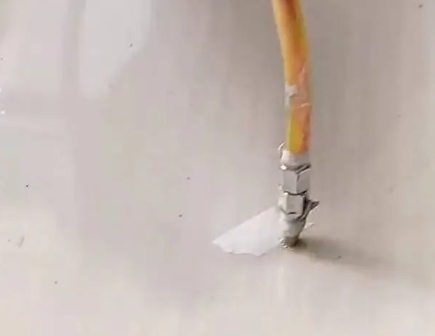 隆尧瓷砖空鼓维修公司专业解答在瓷砖铺贴过程中，如果使用的砂料过粗（如全部使用了粗砂），可能会导致以下问题